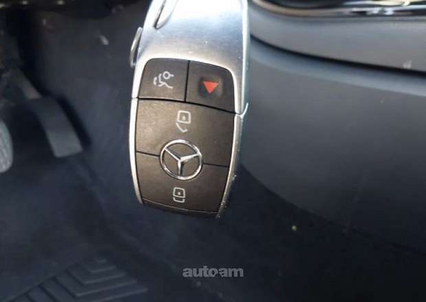 Mercedes-Benz A 220