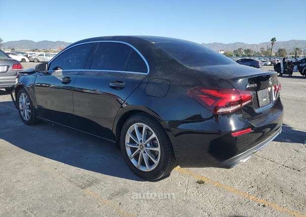 Mercedes-Benz A 220