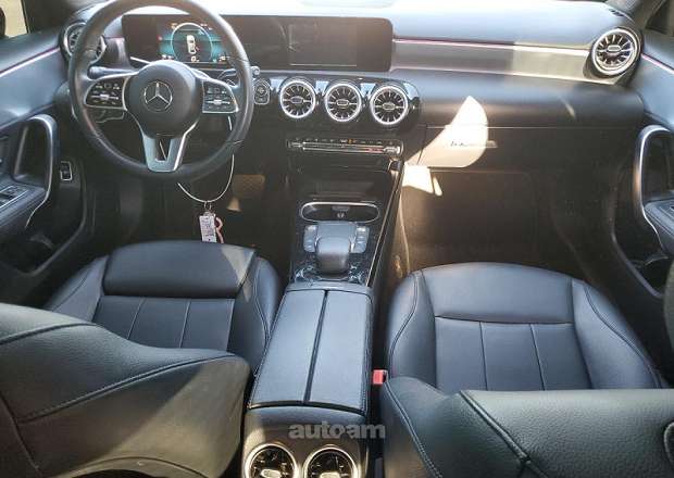 Mercedes-Benz A 220