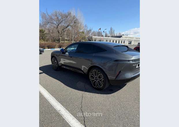 Avatr 11