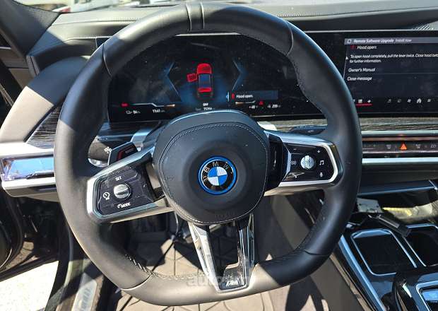 BMW i7