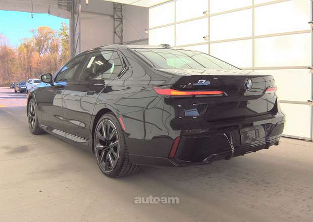 BMW i7