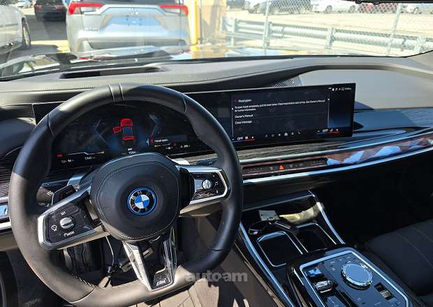BMW i7