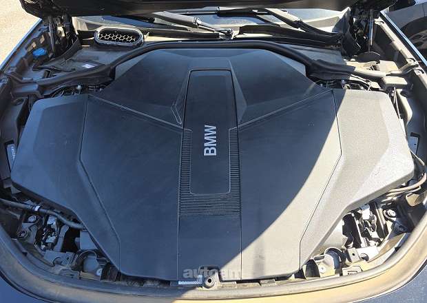 BMW i7
