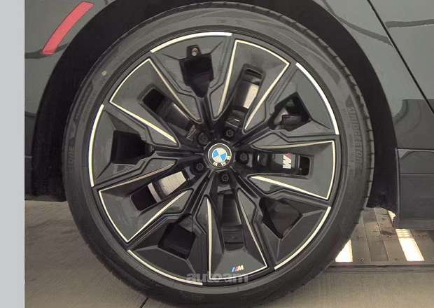 BMW i7