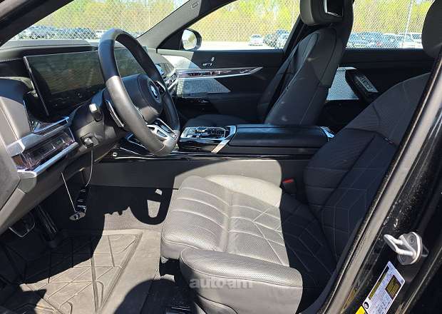 BMW i7