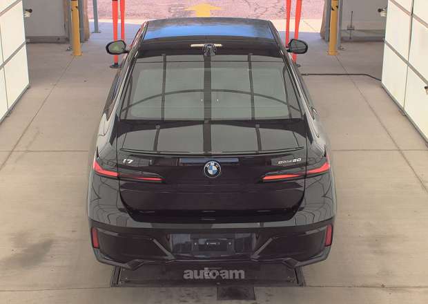 BMW i7