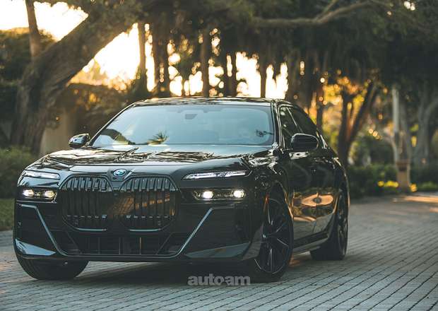 BMW i7