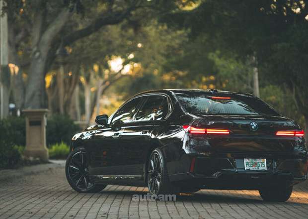 BMW i7