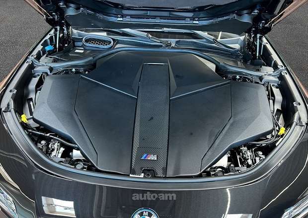 BMW i7