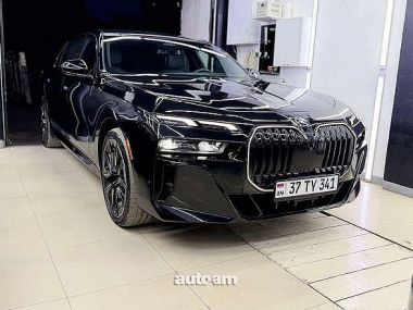 BMW i7  2024 