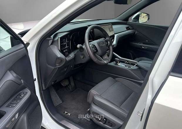 Lexus TX