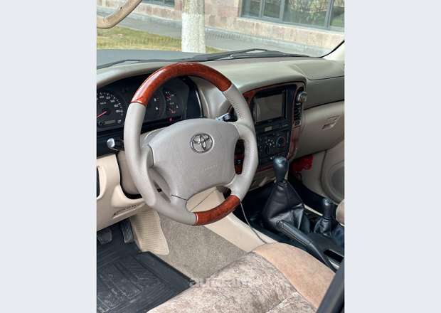 Toyota Land Cruiser 100