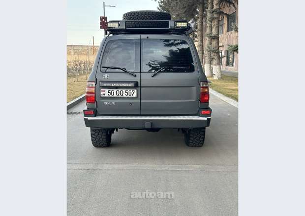 Toyota Land Cruiser 100