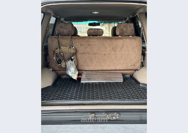 Toyota Land Cruiser 100