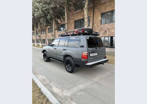 Toyota Land Cruiser 100