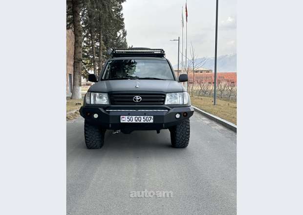 Toyota Land Cruiser 100