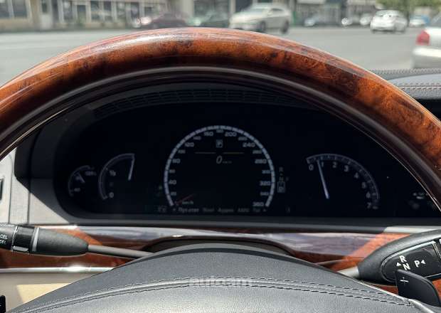 Mercedes-Benz S 550