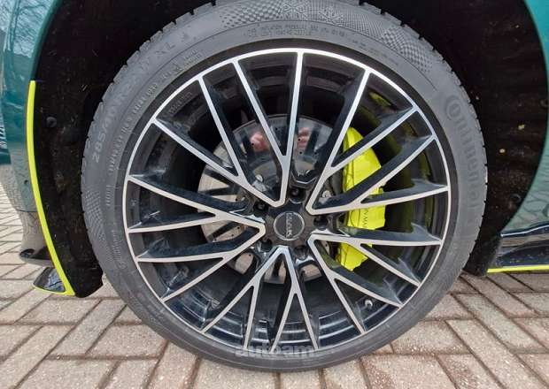 Aston Martin DBX