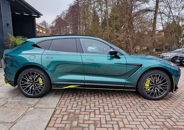 Aston Martin DBX