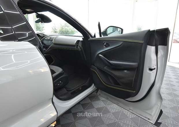 Aston Martin DBX