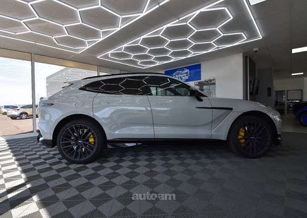 Aston Martin DBX