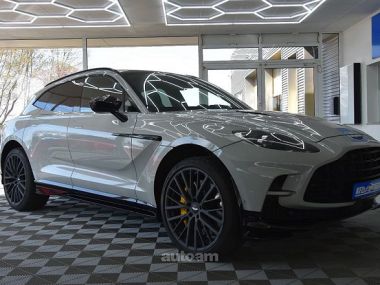 Aston Martin DBX  2022 