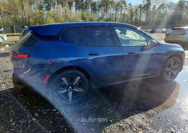 BMW iX