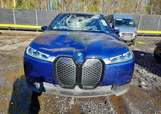 BMW iX