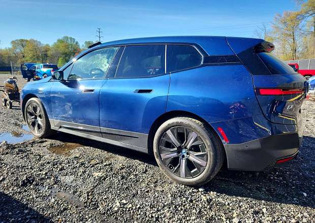 BMW iX