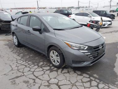 Nissan Versa  2025 