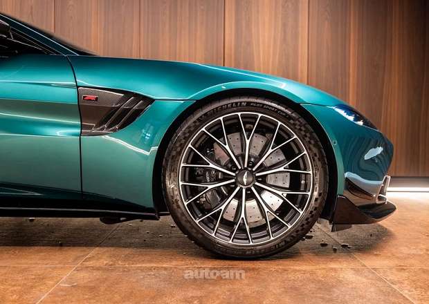 Aston Martin V8 Vantage