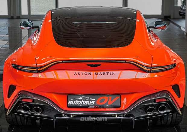 Aston Martin V8
