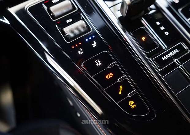 Aston Martin V8
