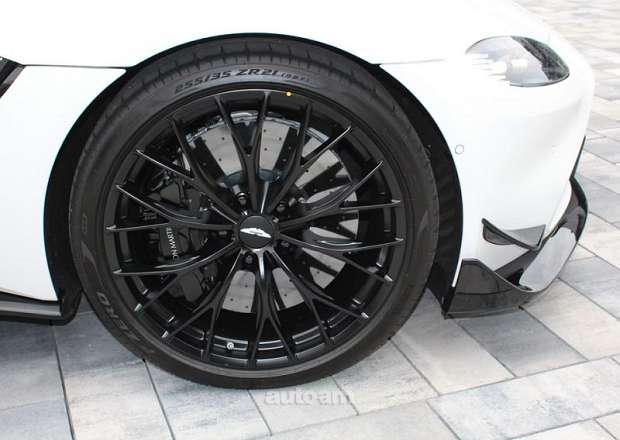 Aston Martin V8 Vantage