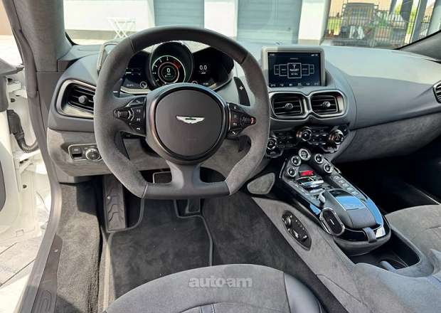 Aston Martin V8 Vantage