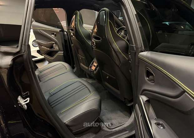 Aston Martin DBX