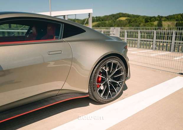 Aston Martin V8 Vantage