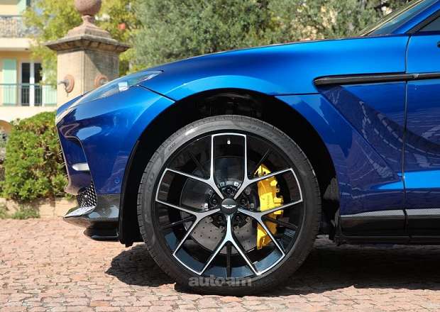 Aston Martin DBX