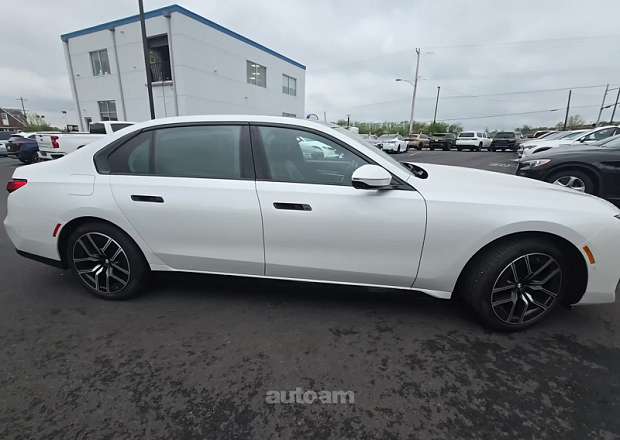 BMW i7