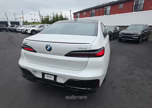 BMW i7