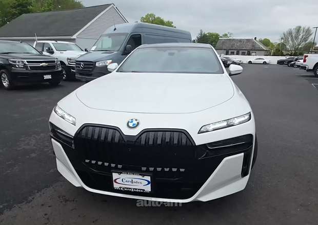 BMW i7