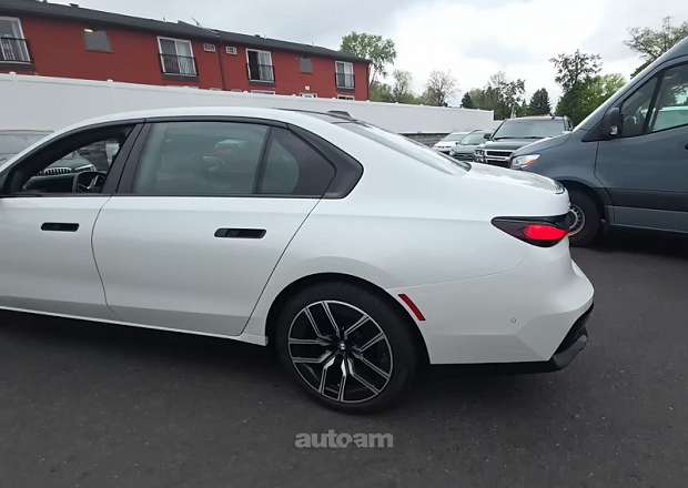 BMW i7