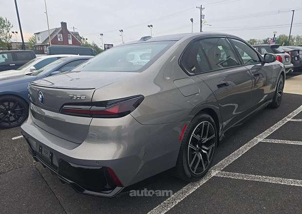 BMW i7