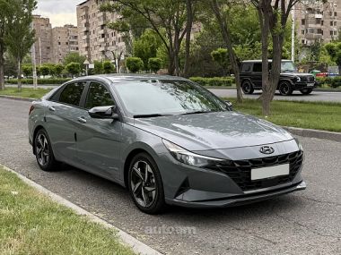 Hyundai Elantra  2023 
