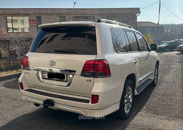 Toyota Land Cruiser 200