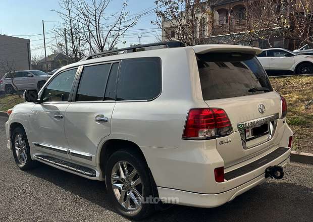 Toyota Land Cruiser 200