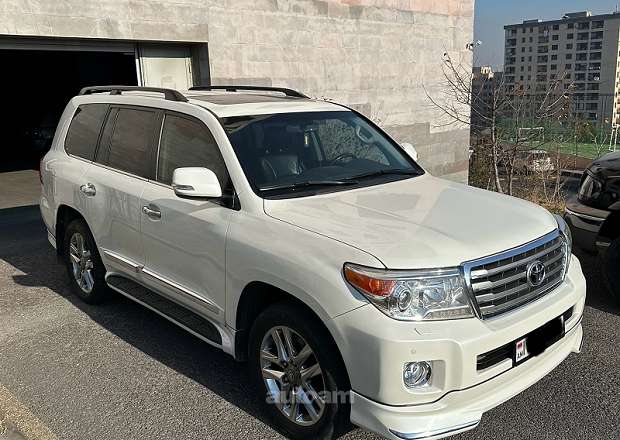 Toyota Land Cruiser 200
