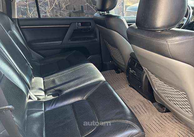 Toyota Land Cruiser 200