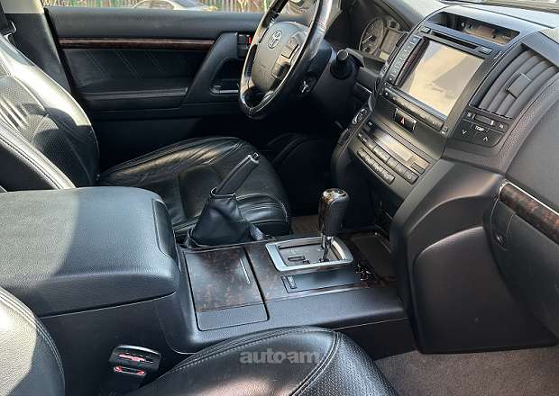 Toyota Land Cruiser 200